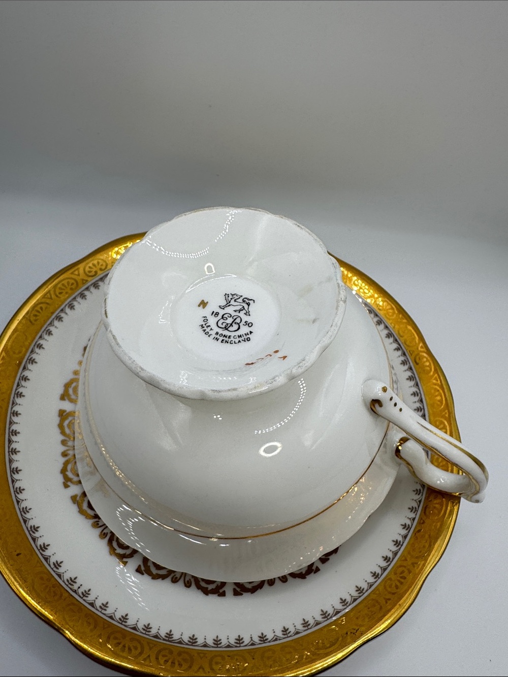 Vintage EB Foley Heavy Gold Butterfly Teacup & Saucer Set - Picture 3 of 5